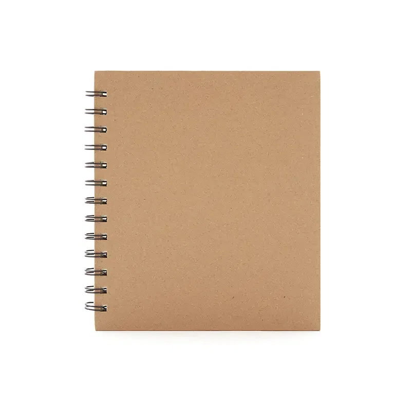 Tapa del cuaderno vista frontal, en color kraft sin diseño.