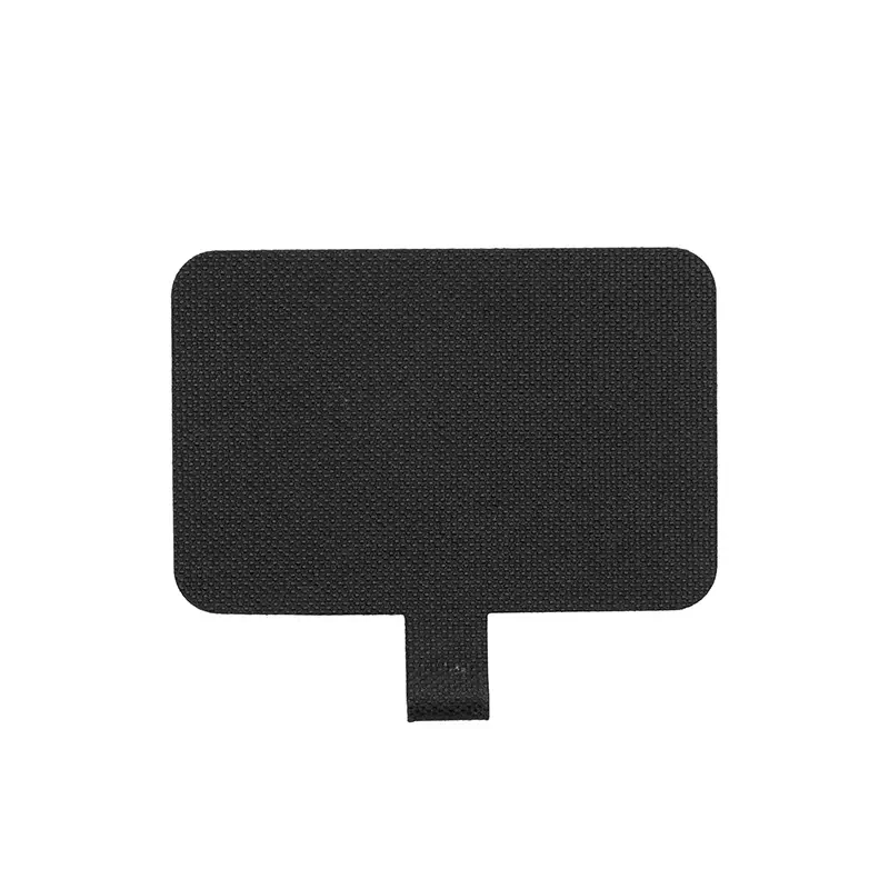Vista superior del lanyard patch negro, destacando su forma y el lazo.