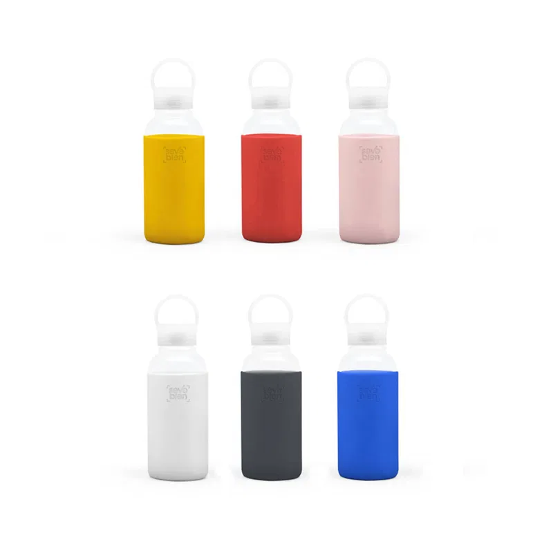 Botellas de vidrio transparente con grabado láser corporativo elegante